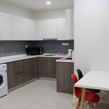 Suasana Suites D'Homestay Jb Town Джохор-Бару Экстерьер фото